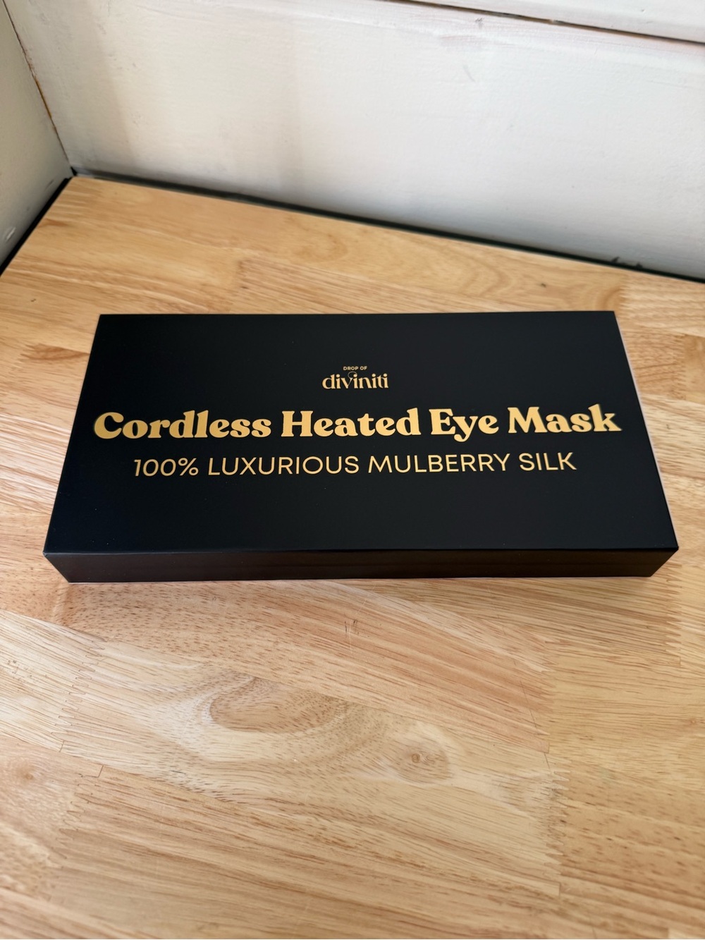 Cordless Heated Eye Mask in Black